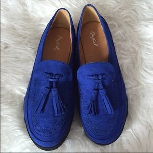 Blue tassel creepers